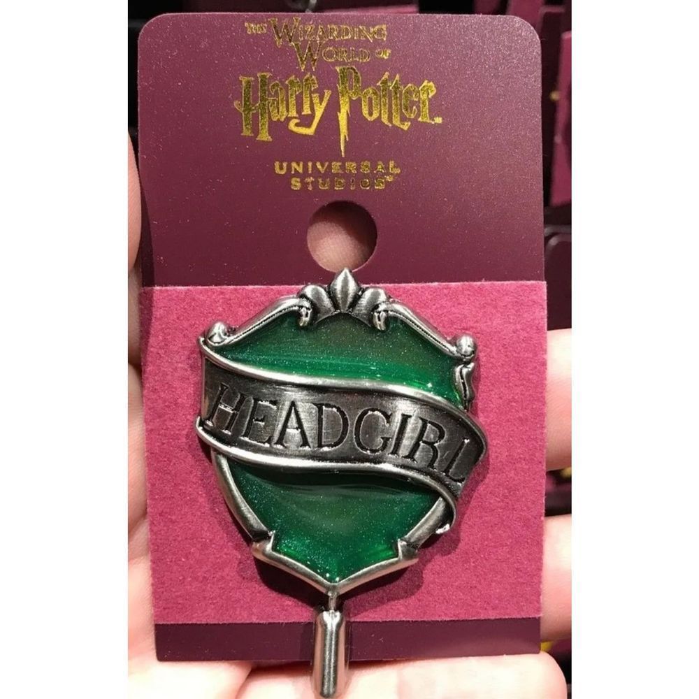 Universal Studios Wizarding World Harry Potter Badge Slytherin Head Girl Pin New